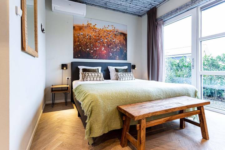 Vakantieappartement voor 12 personen, with sauna and zwembad as well as tuin and whirlpool, kindvriendelijk in de Achterhoek