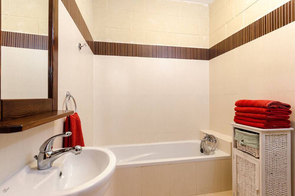 5 Schlafzimmer 4 Badezimmer mit eigenem Pool. in Gharb, Gozo