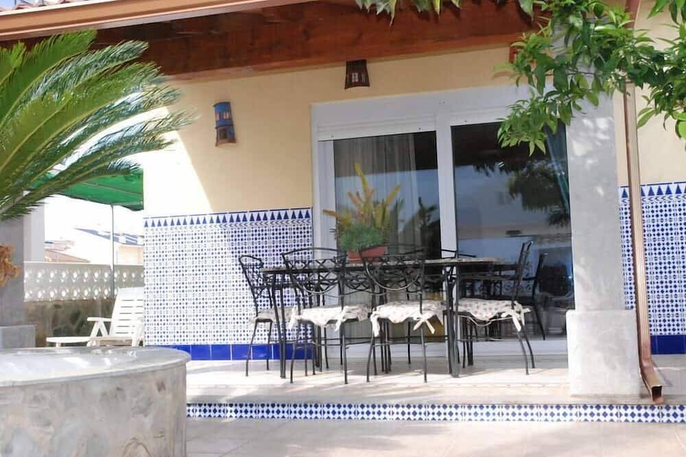 Herenhuis met bbq, open haard, gratis brandhout in 1e lijn strand en parkeerplaats in Peñiscola, Costa del Azahar