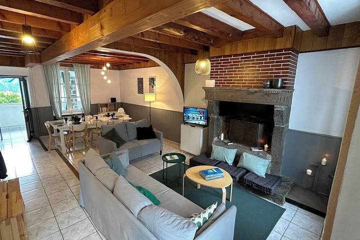 Gîte pour 8 personnes, avec jardin dans Gare De La Bourboule