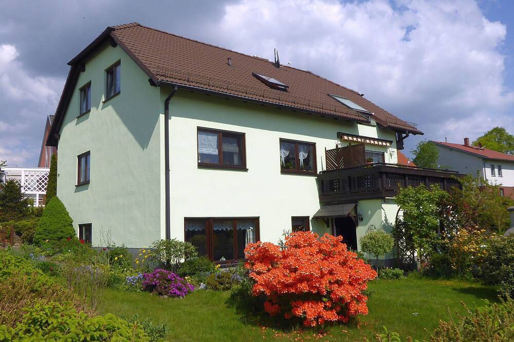 Geheel appartement, Comfortabel appartement hoog boven Dresden aan de top van de vallei Elbe in Schönfeld-Weißig, Dresden