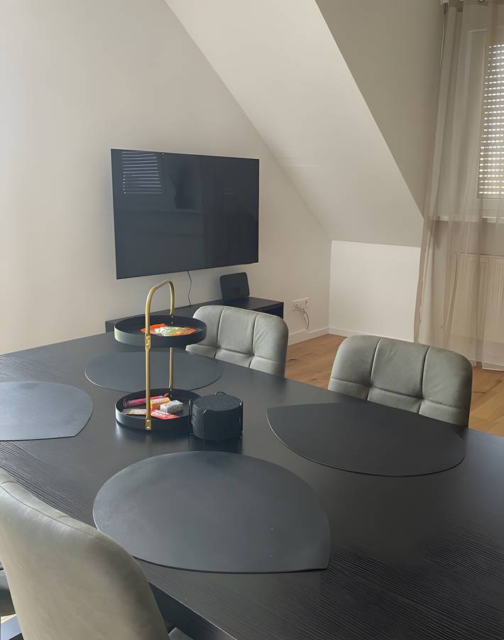 Ganze Wohnung, Moderne Ferienwohnung mit Balkon Nähe Nürnberg - ideal für Familien, Geschäftsreisende & Messegäste in Heroldsberg, Frankenalb
