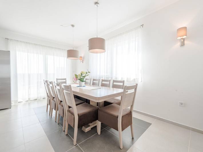 Villa für 8 Personen, mit Balkon und Pool, kinderfreundlich in Sukosan - 3