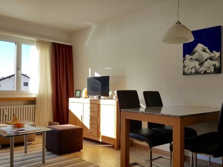 Ferienwohnung für 2 Personen, mit Balkon und Garten sowie Ausblick in Sils Maria