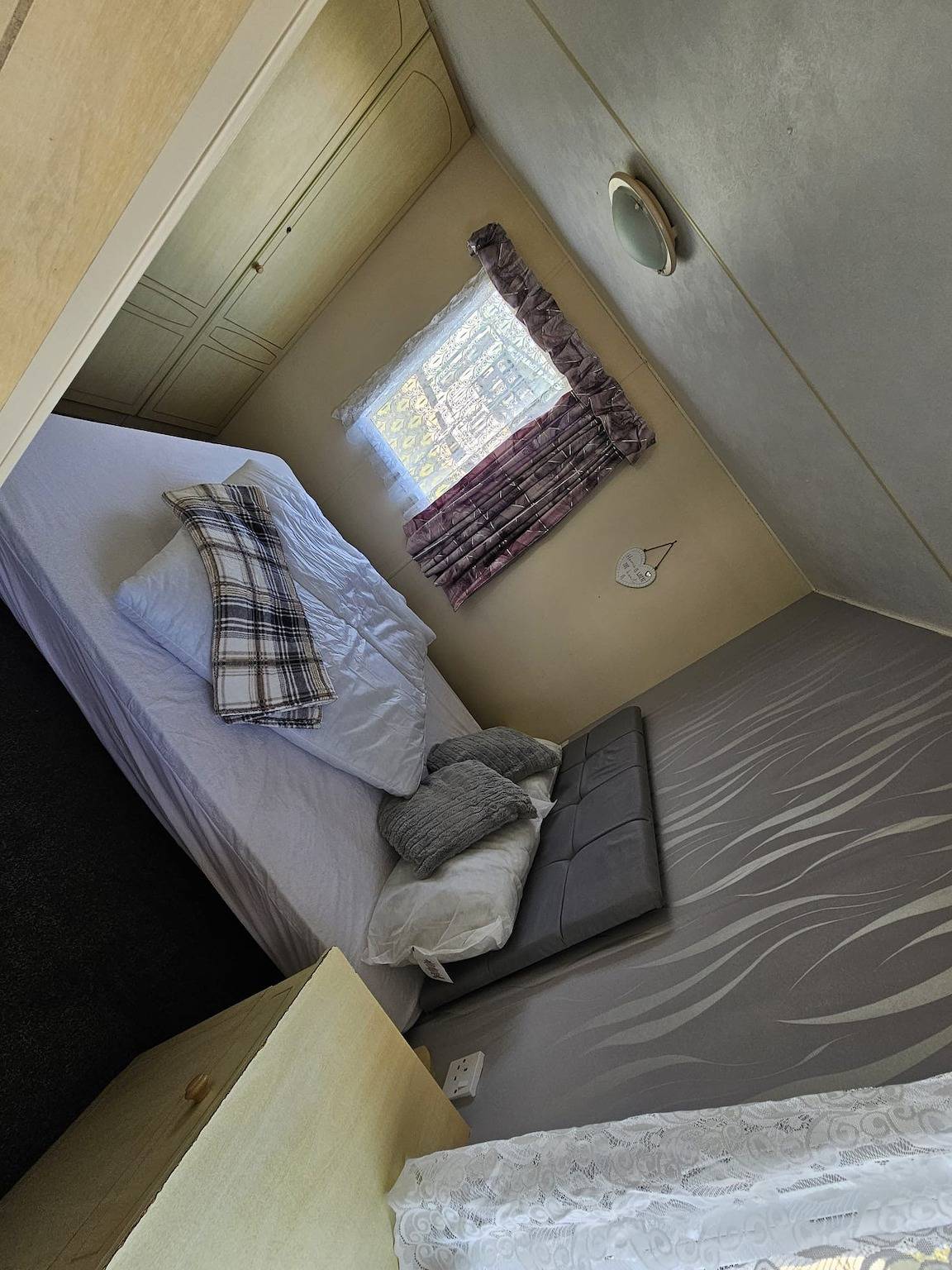 Ingoldmells - Caravan- Sleeps 8 - Seaside - Wi-Fi in Ingoldmells, Lincolnshire