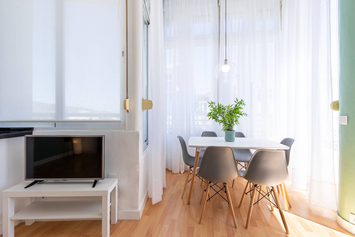 Entire apartment, Apartment 'Mirador' with Sea View, Wi-Fi and Air Conditioning in Torremolinos Centre, Torremolinos
