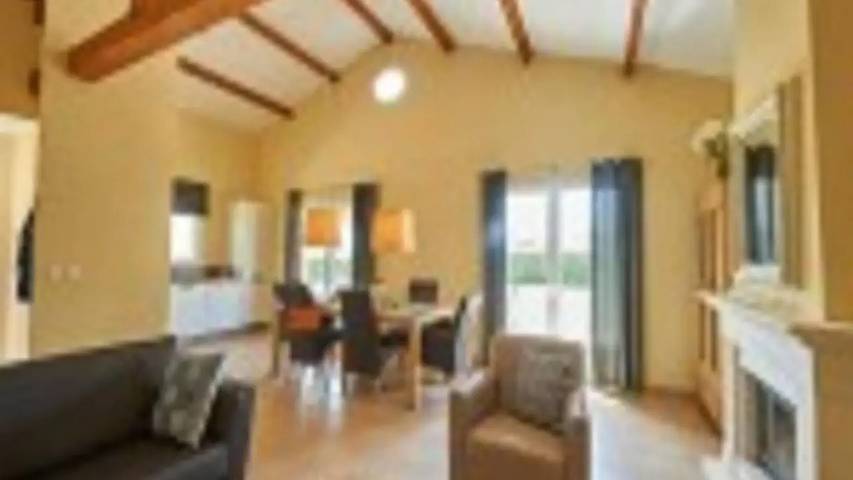 Location de vacances pour 6 personnes, avec Terrasse ainsi que Jardin et Piscine à Les Forges - 2
