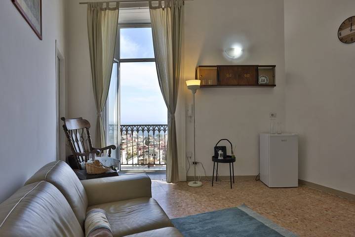 Ganze Wohnung, Ferienwohnung für 2 Personen mit Balkon/Terrasse in Neapel, Neapel Provinz