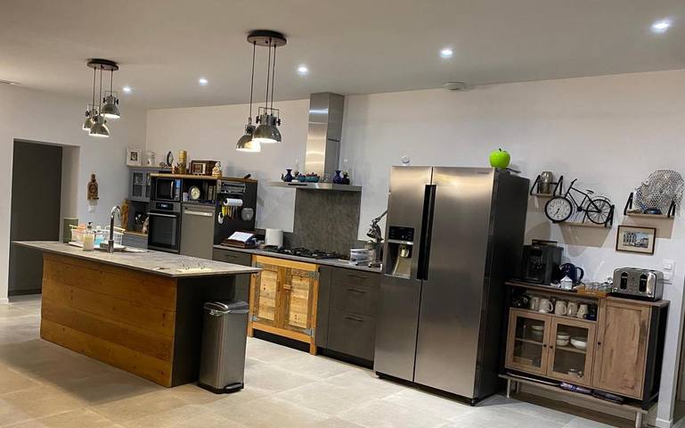 Location de vacances pour 12 personnes, avec vue et terrasse ainsi que piscine et jardin à Saint-Pons-de-Mauchiens - 3