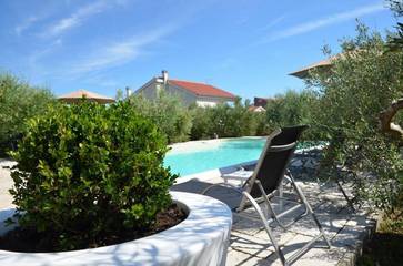 Ferienwohnung für 4 Personen, mit Balkon/Terrasse und Pool auf Pag