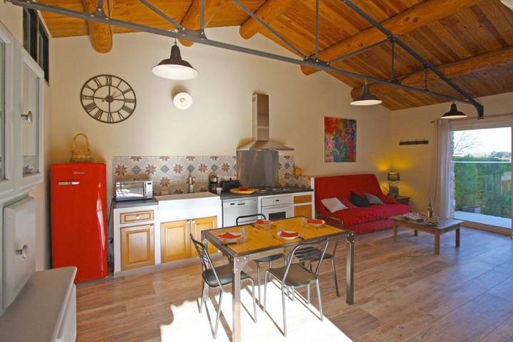 Location de vacances pour 4 personnes, avec jardin ainsi que vue et piscine à Saint-Victor-la-Coste - 3