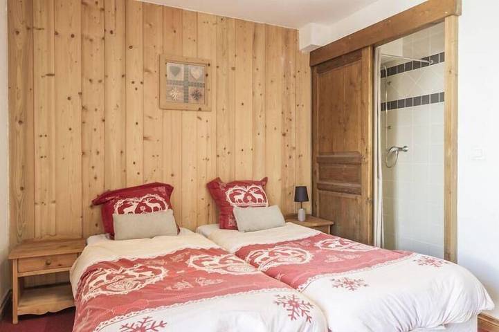 Ganze Wohnung, Wifi, bis 30m skipiste, balkon, kamin oder ofen für holz, fernseher, schließfach für die skier in Les Menuires, Saint-Martin-de-Belleville