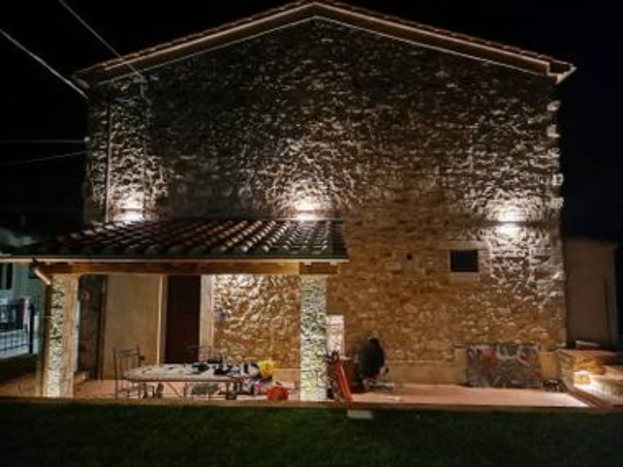 Ganze Wohnung, Apartment 'Il Rifugio Illuminato - Brunello' mit Gemeinschaftsgarten, Wlan und Klimaanlage in Semproniano, Grosseto Provinz