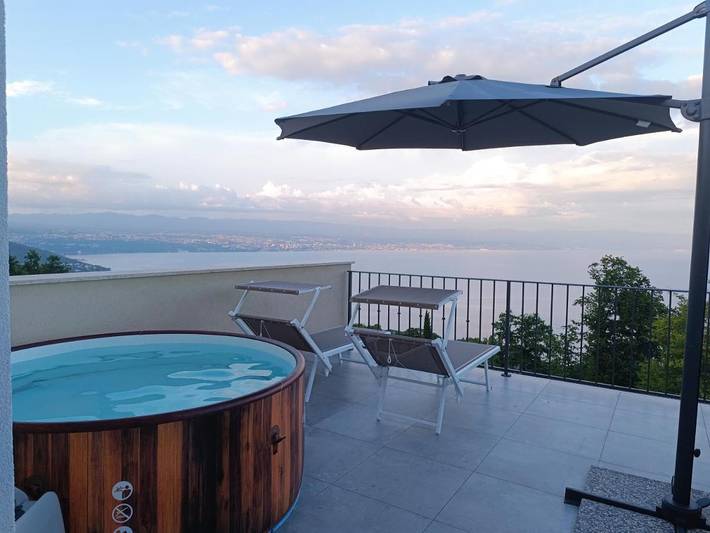 Ferienwohnung für 4 Personen, mit Whirlpool und Balkon