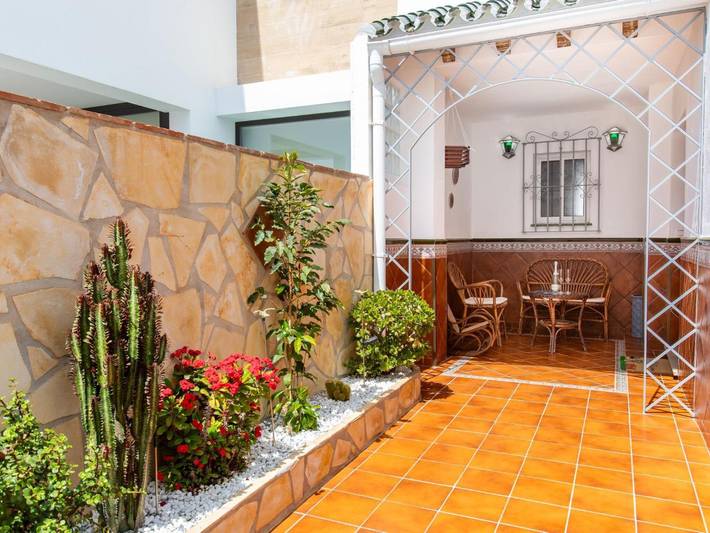 Maison de vacances « Centre-ville avec Jacuzzi » – Vue montagne, Wi-Fi et climatisation in Playa de Burriana, Nerja