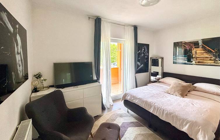 Geräumige 180 m² große Wohnung mit Pool, WLAN und Parkplatz in Dalmatinisches Zagora