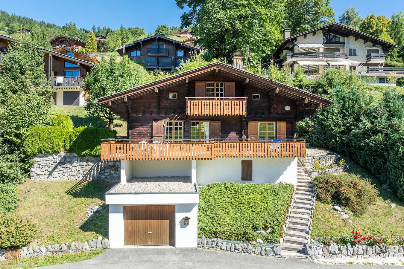Chalet ensoleillé, terrasse & vue montagnes in La Clusaz, Región de Annecy