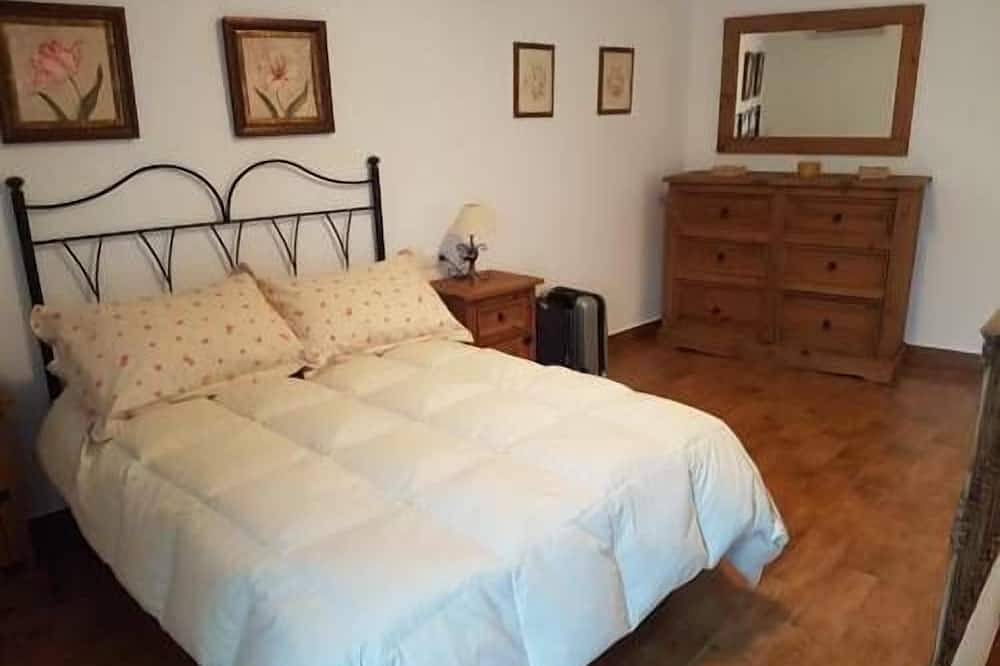 Self catering La Casita de Rosario for 8 people in Cortes de la Frontera, Málaga Province
