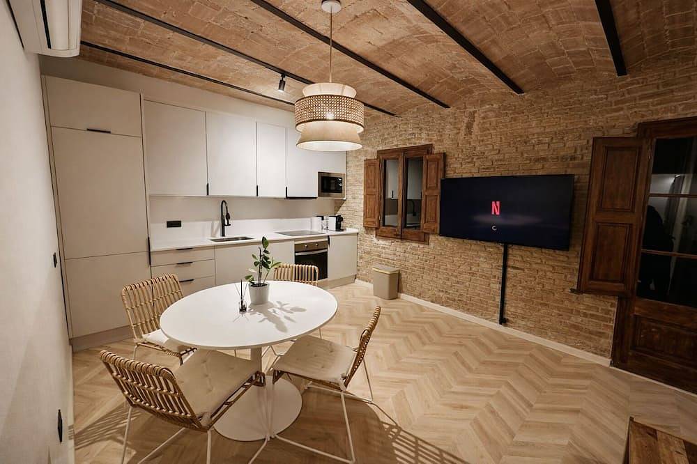 Apartamento entero, 5 minutes away from Sagrada Familia - 2 Br flat in Centro Barcelona, Barcelona