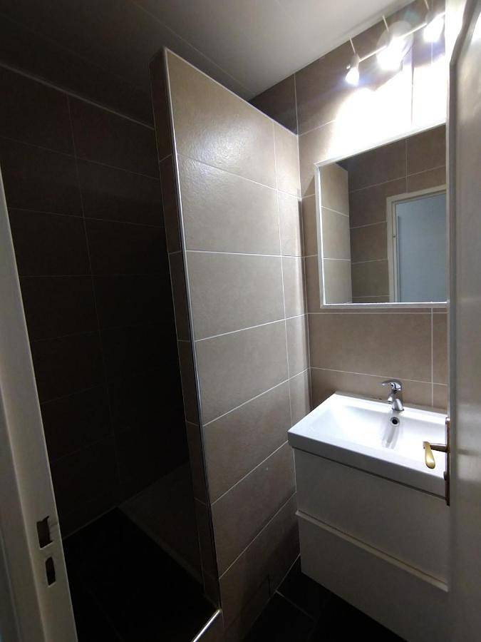 Appartement entier, 5 mn, 450m walk Metro La Defense 3Br Parking in Courbevoie, Hauts-de-Seine