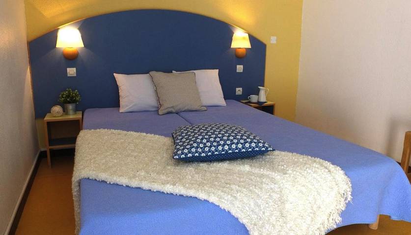 Parc de vacances pour 3 personnes, avec piscine et terrasse à Méjannes-le-Clap - 3