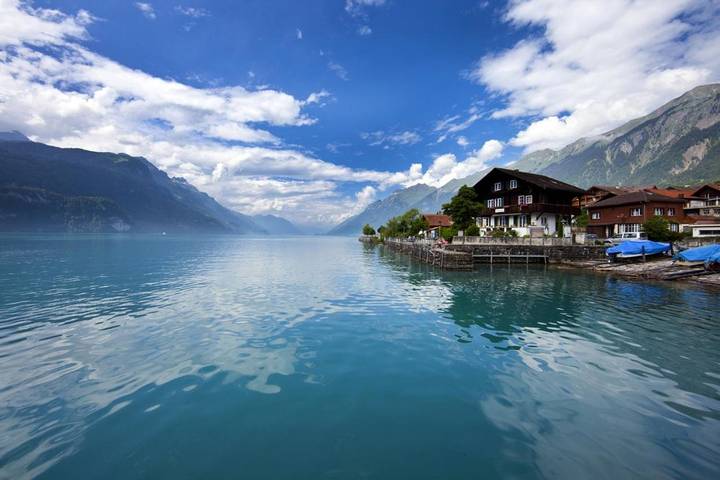 Ferienwohnung für 7 Personen, mit Terrasse und Garten sowie Seeblick und Ausblick in Brienz