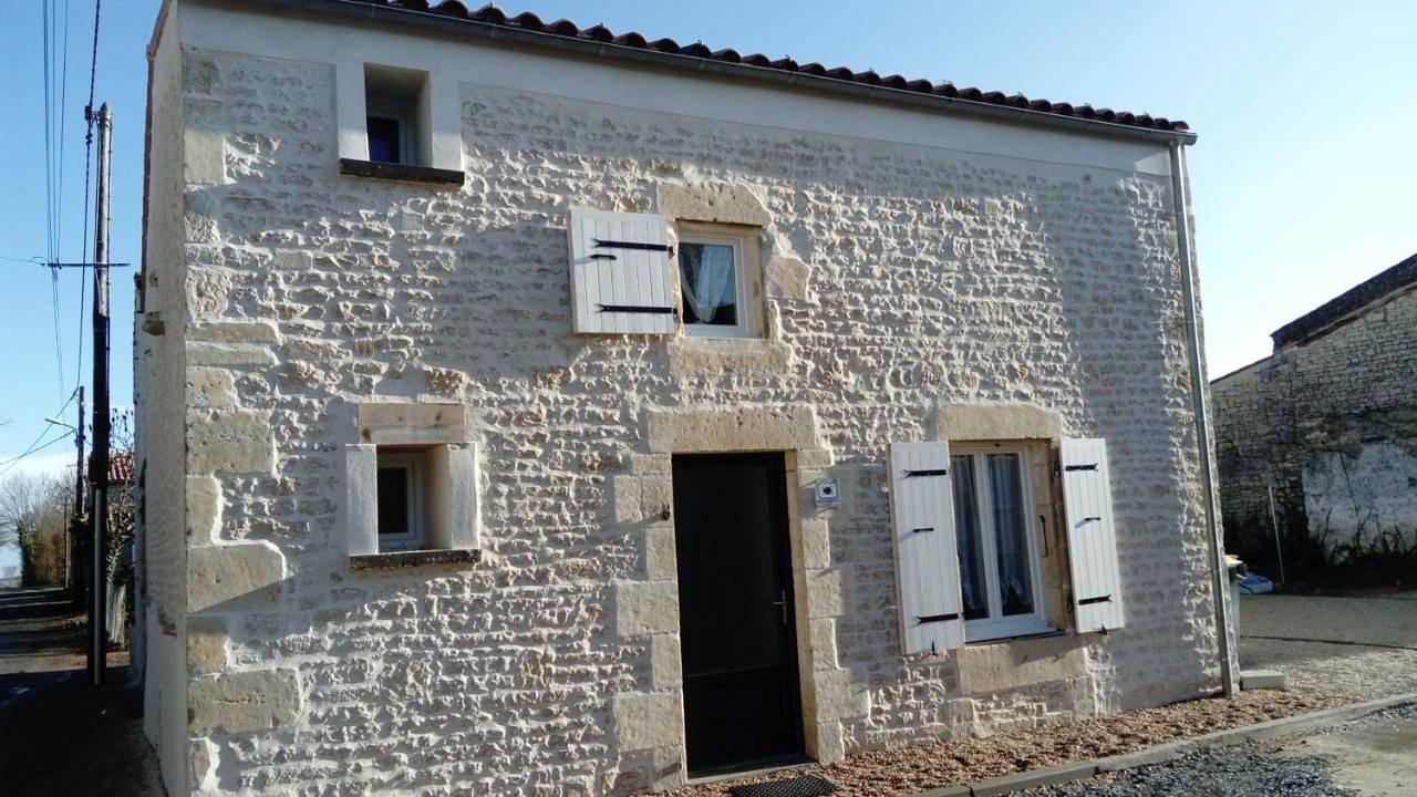 Two-Bedroom House in Surgères, Région de Rochefort