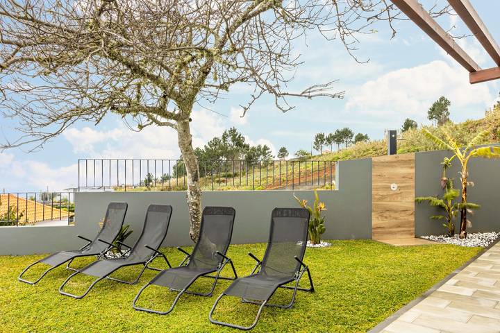 Ganze Wohnung, Ferienwohnung 'Referta Apartamento T2' mit Meerblick, Gemeinschaftsgarten und WLAN in Prazeres, Madeira