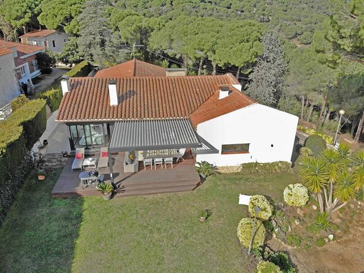 Location de vacances pour 9 personnes, avec piscine ainsi que vue et jardin à Argentona - 4