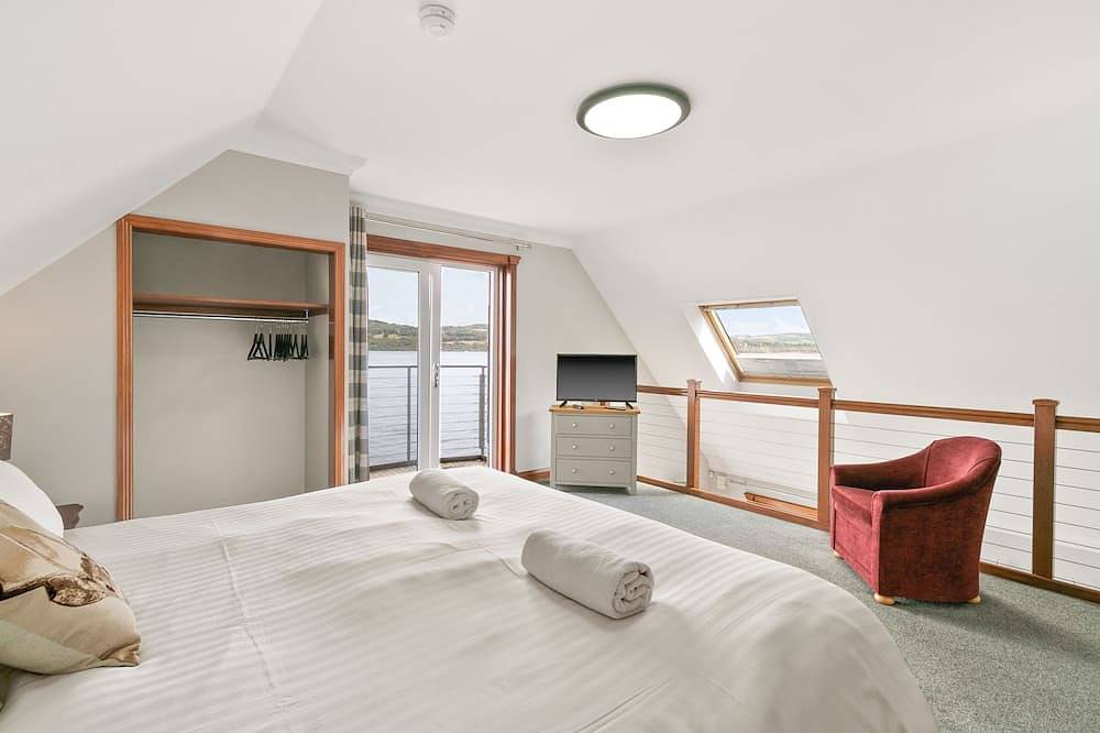 Creinch Lodge-Sleeps 2 - sleeps 2 guests  in 1 bedroom in Loch Lomond, Argyll & Bute