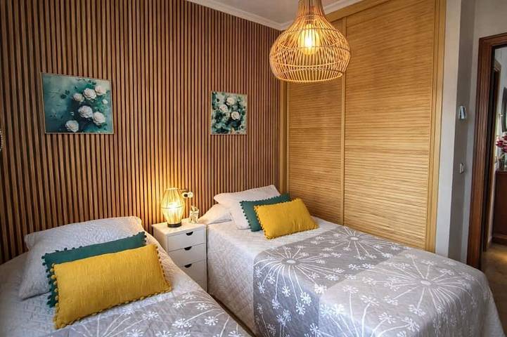 Ganze Wohnung, Apartment mit privatem Whirlpool & Sonnenterrasse – Strand zu Fuß – 4 Personen in Benalmádena Costa, Benalmádena