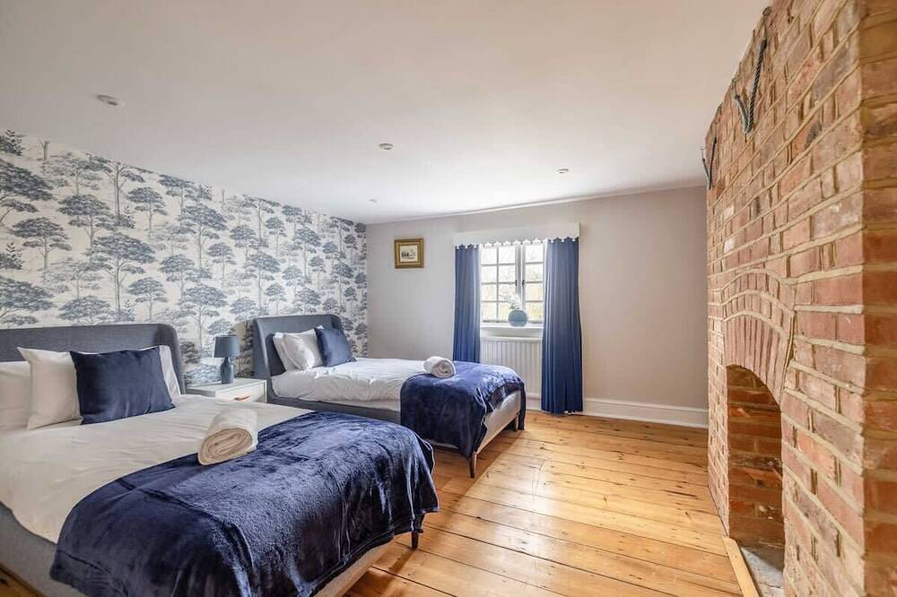 Historic River View Home in Windsor - By Tempstay in Windsor, Berkshire