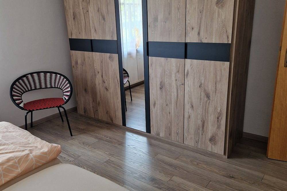 Ganze Wohnung, Südhang von Sonne erfüllt in Ochsenfurt, Fränkisches Weinland