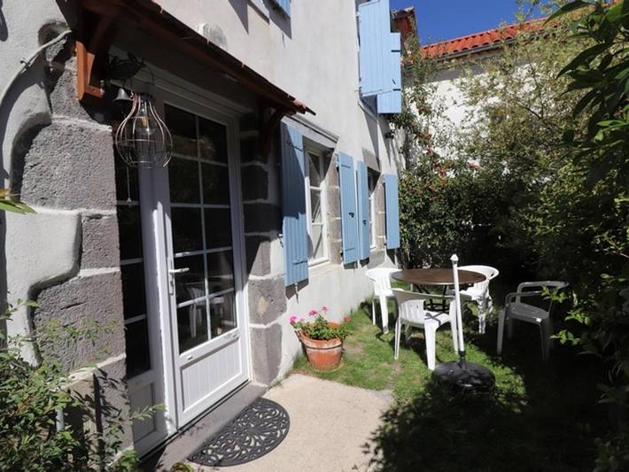 Location de vacances pour 4 personnes, avec jardin à Ruynes-en-Margeride