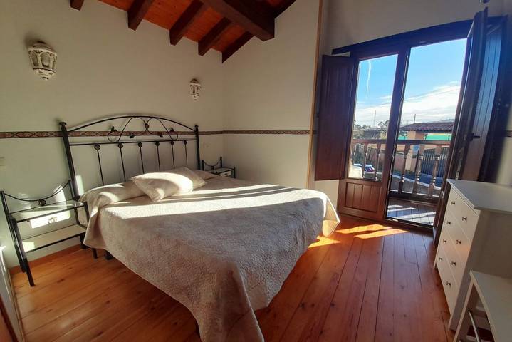 Casa rural para 8 personas, con Balcón/Terraza y Jardín en Comarca de Oriente - 2