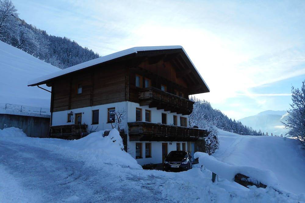 Ganze Wohnung, Hanglage mit traumhaftem Rundumblick auf Matrei und die Berge, sehr ruhig! in Kals am Großglockner, Osttirol