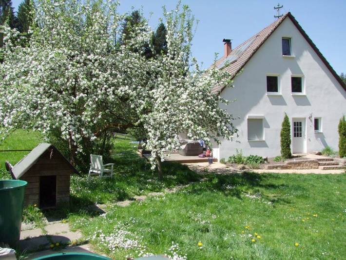 Ferienwohnung für 8 Personen, mit Balkon und Terrasse sowie Garten und Ausblick in Schwäbisch Gmünd