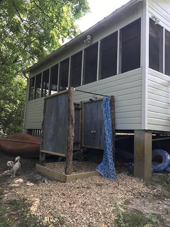 Log cabin for 4 people, with yard in Missouri