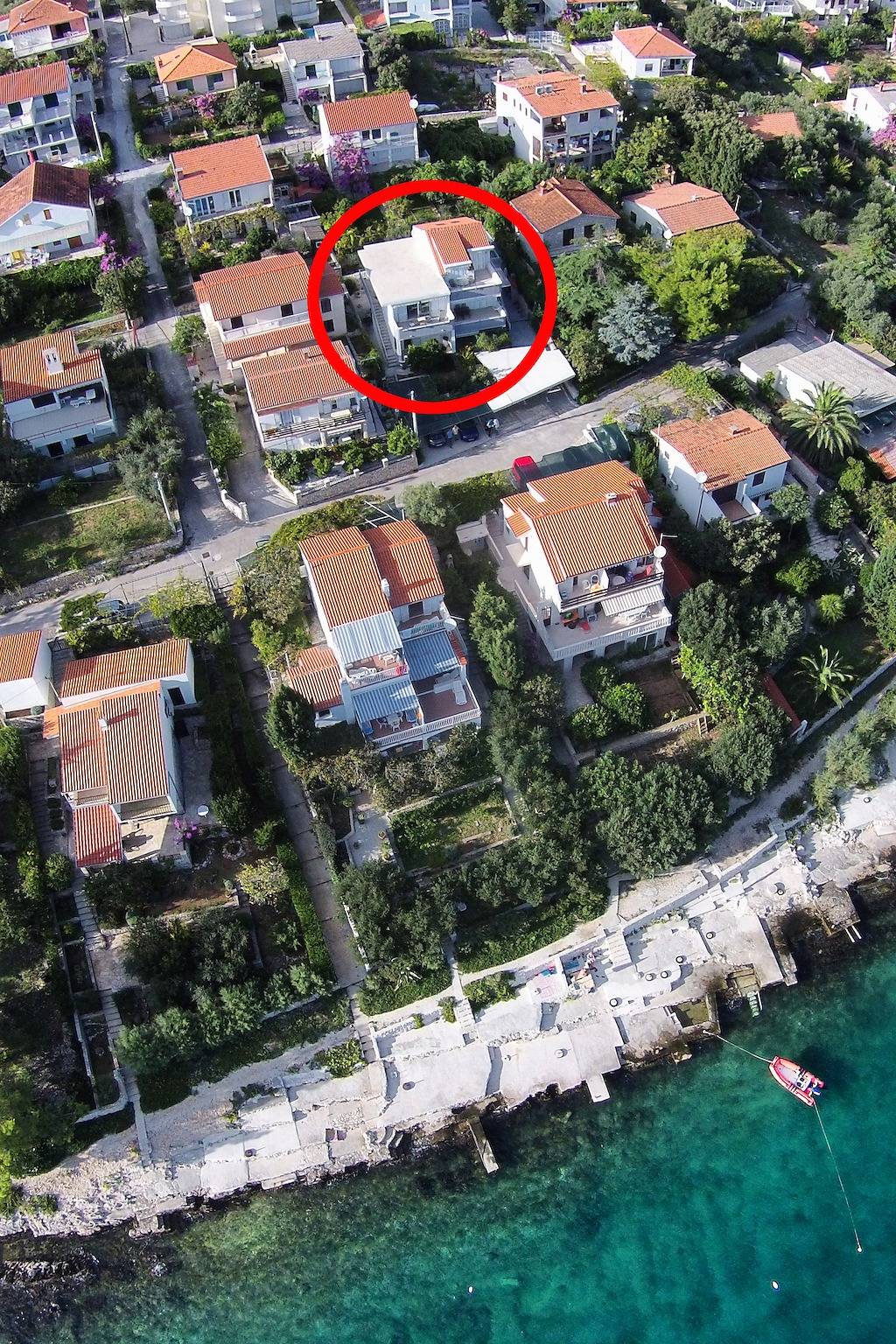 Ganze Wohnung, 1-Zimmer-Ferienwohnung mit Terrasse Seget Vranjica, Trogir A-10328-b in Seget Vranjica, Split-Dalmatien