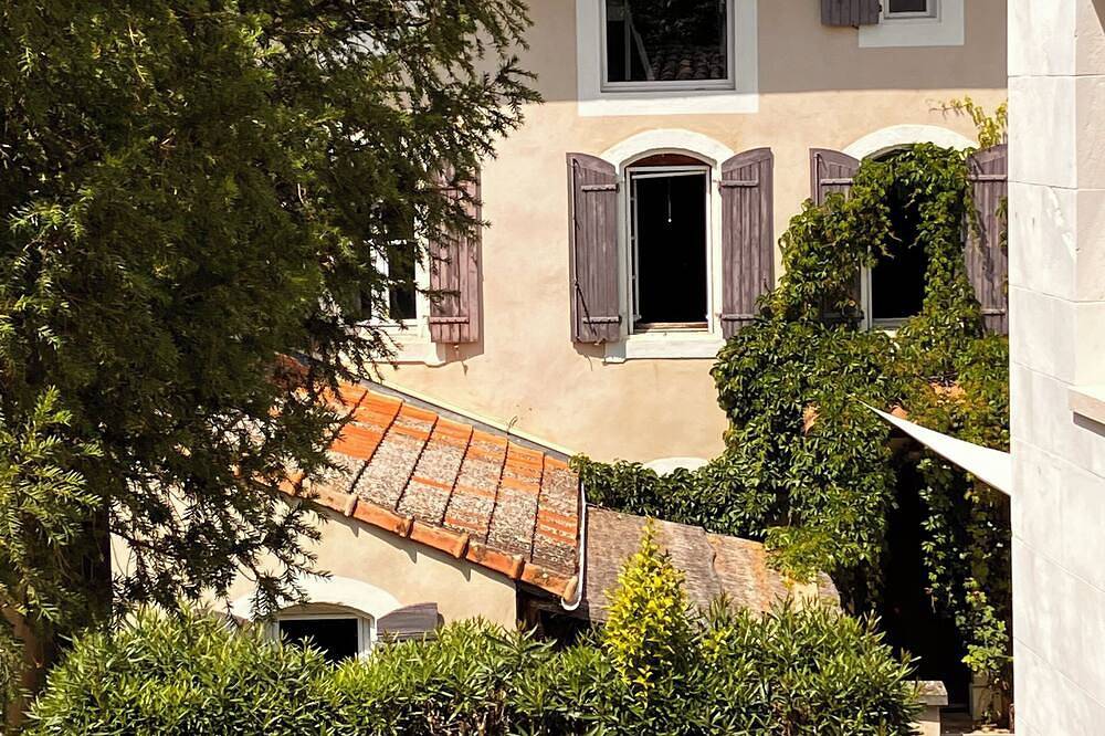 House with friends near St Rémy in Maillane, Arles region