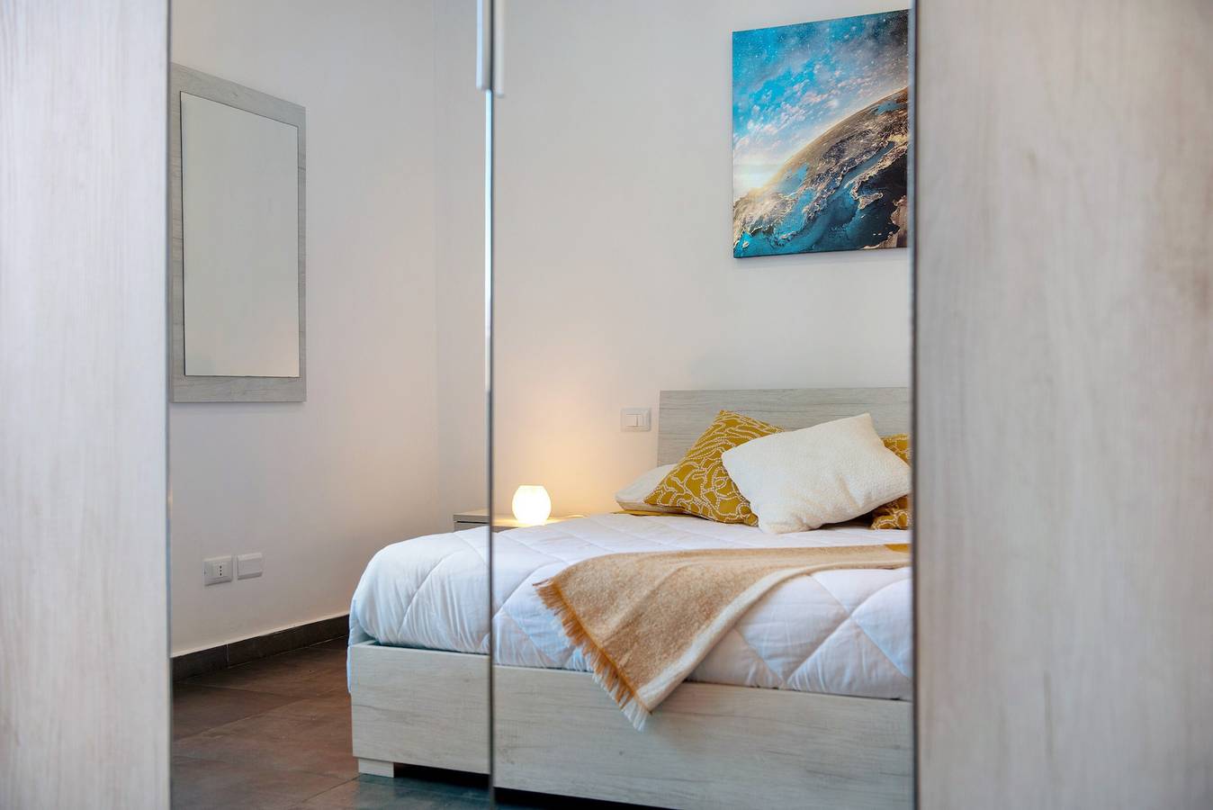 Apartamento entero, Apartamento 'Casa Alba La Casa Delle Coccole' con vistas al mar, Wi-Fi y aire acondicionado. in Savona (City), Savona