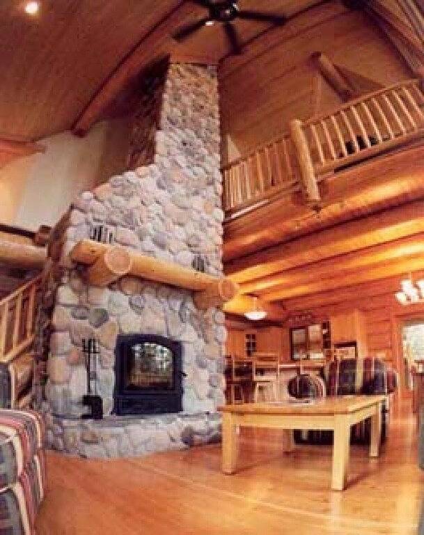 Vacation rental for 8 people, with pool and hot tub as well as balcony in Fernie