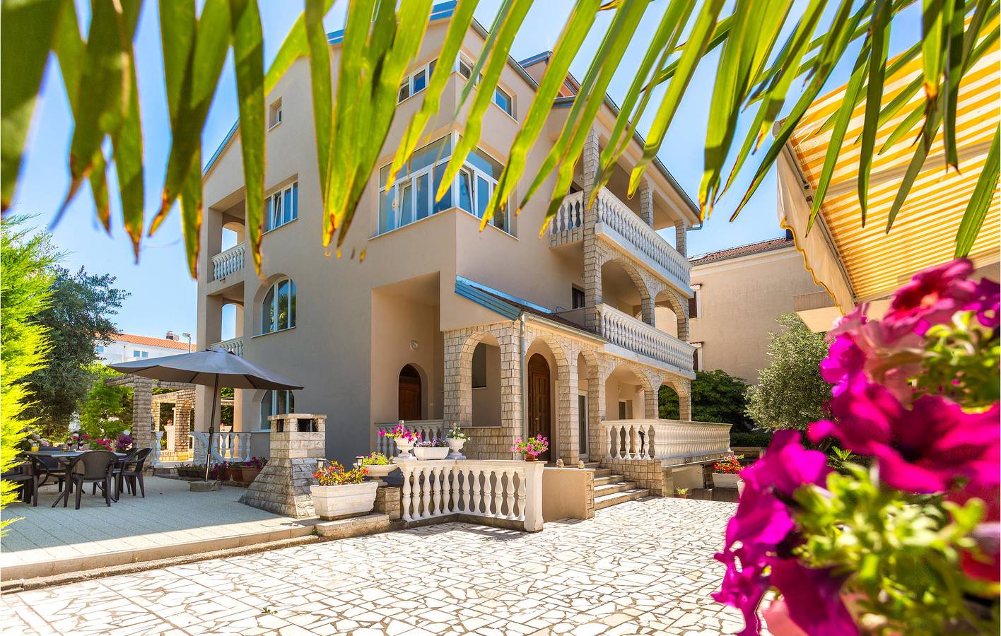 Ganze Ferienwohnung, Reizendes Apartment mit 1 Schlafzimmer, Meerblick, Terrasse und Parkplatz in Zidarici, Krk