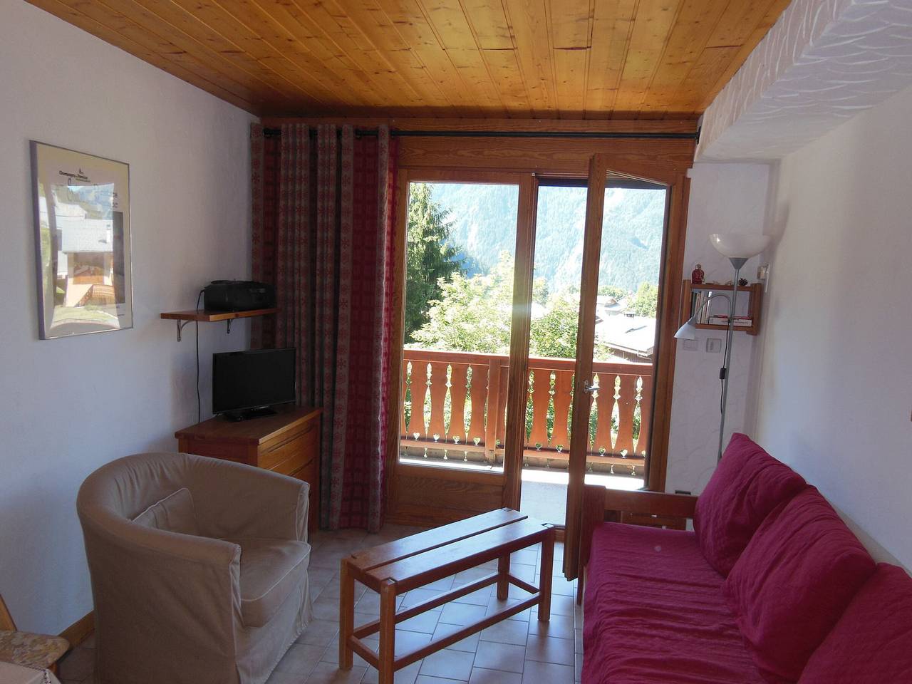 Entire apartment, Charming 2-Bedroom Apartment in Champagny-en-Vanoise, Sleeps 6 with South-Facing Balcony and Free Wifi in Champagny-en-Vanoise, Vanoise National Park