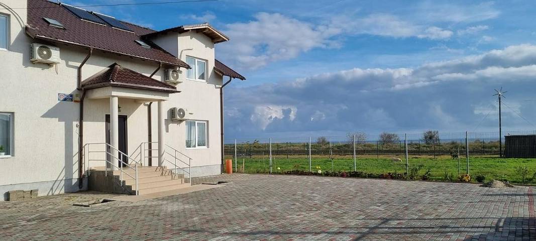 Villa pour 8 personnes, avec Balcon et Terrasse ainsi que Jardin et Vue sur le lac en Roumanie
