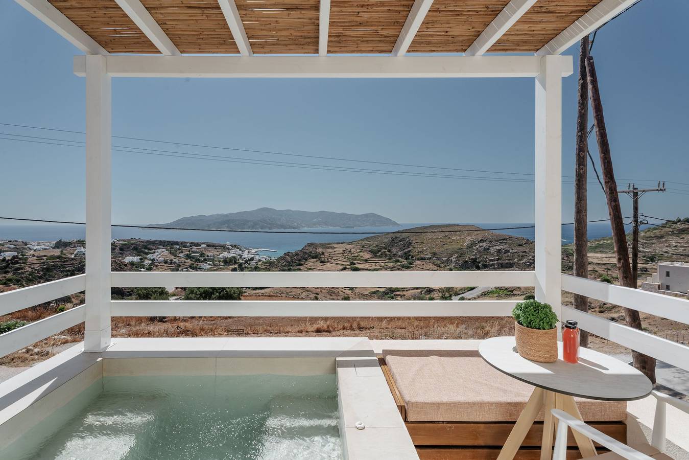 Entire apartment, Grand Suite 2 with Private Pool and Seaview in Kimolos
