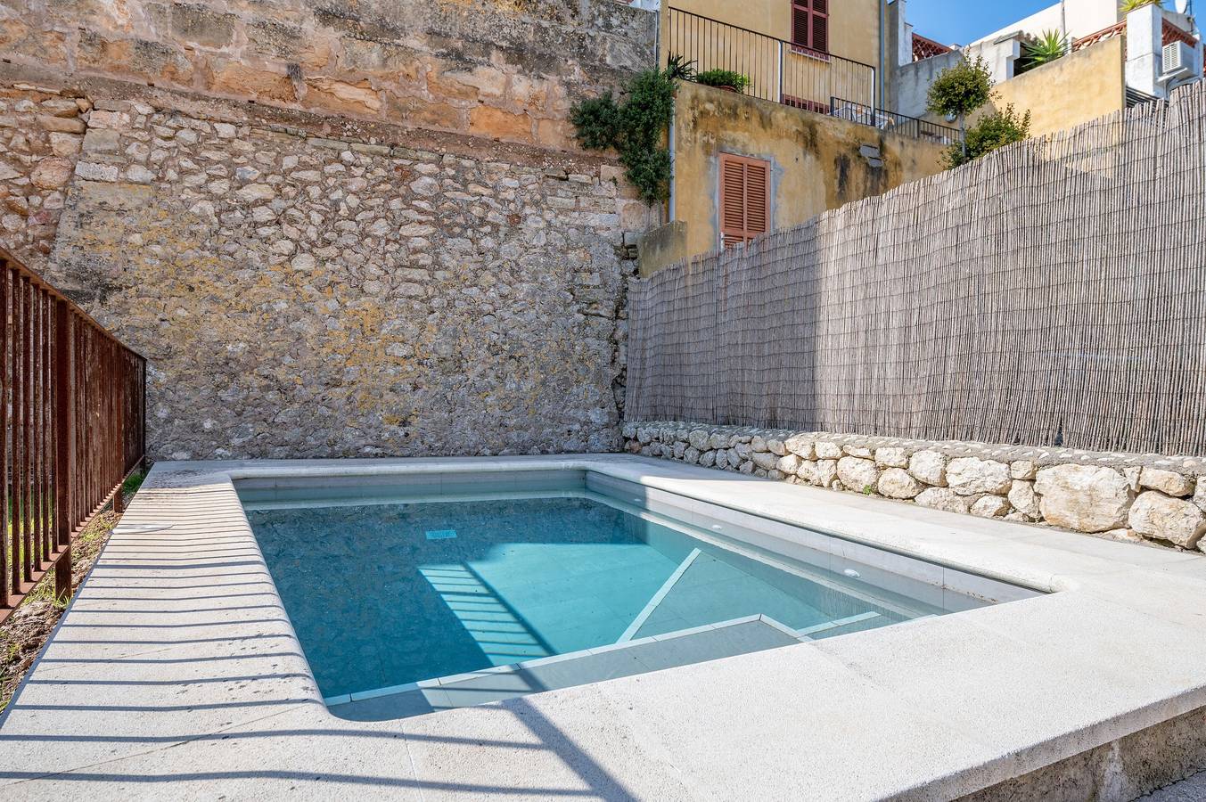 Maison de vacances « Horta Den Menut » avec vue montagne, piscine, Wi-Fi, jardin et terrasse in Torrent de la Vall d'en Marc, Pollença