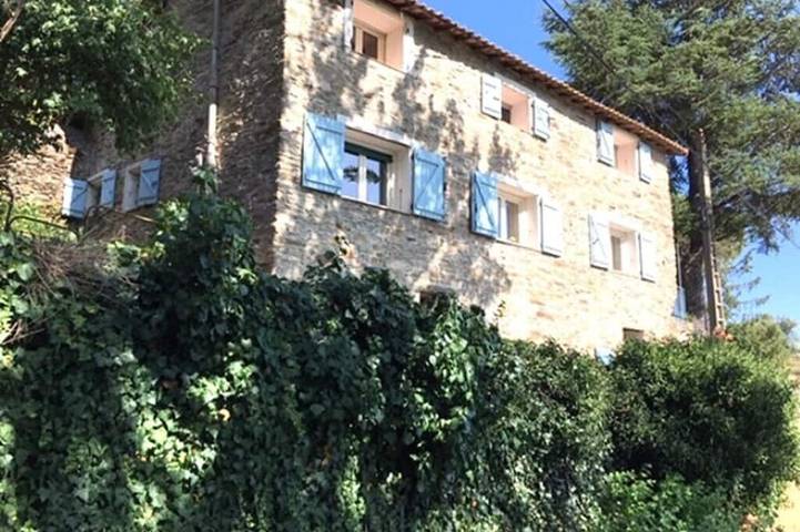 Location de vacances pour 6 personnes, avec sauna et jardin à Saint-Vincent-d'Olargues