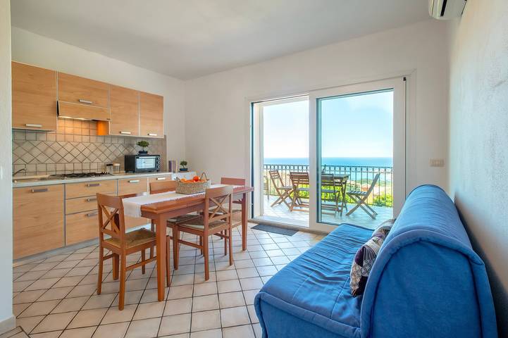 Entire apartment, Apartment 'Due Passi Dal Mare' with Sea View, Private Garden and Air Conditioning in Trinità d'Agultu e Vignola (Borgo), Trinità d'Agultu e Vignola
