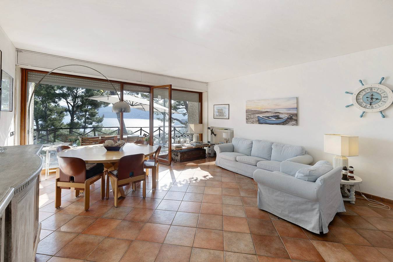 Entire apartment, Holiday Apartment "Belvedere Su Bergeggi In Villa" with Sea View, Shared Pool & Private Terrace in Bergeggi, Riviera di Ponente